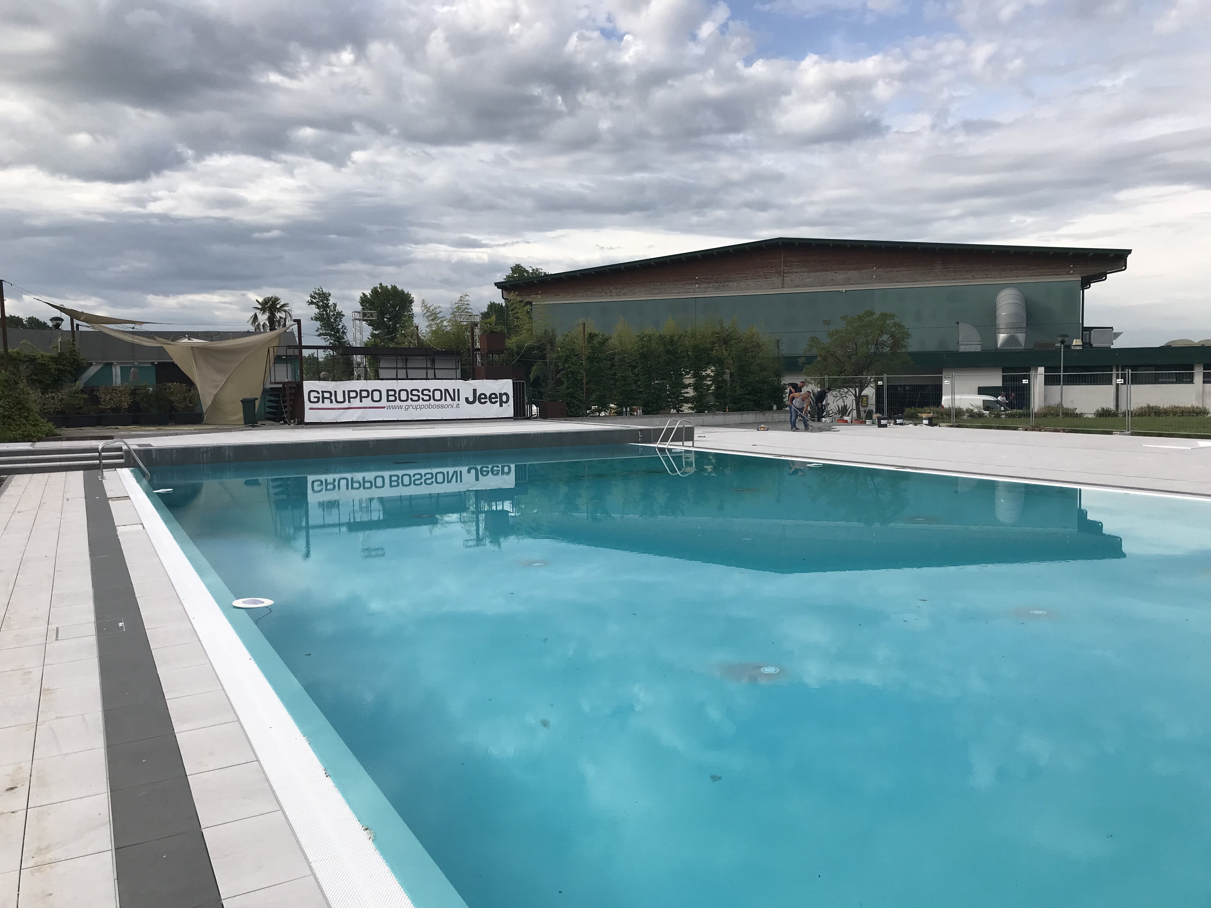 Dello, piscina Awake